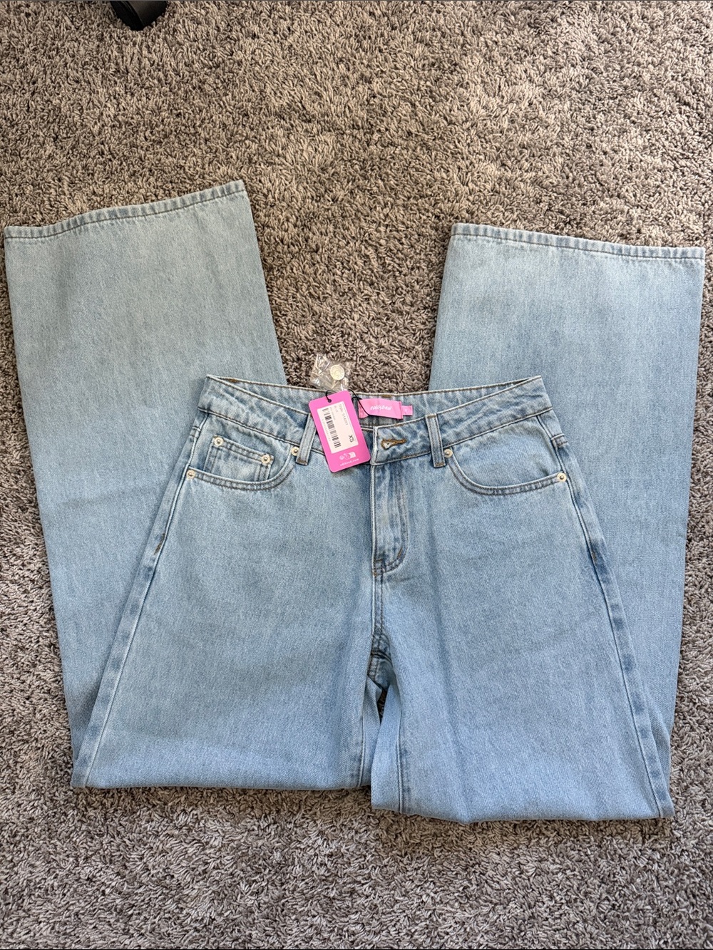 EDIKTED Raelynn Washed Low-Rise Womens Jeans
